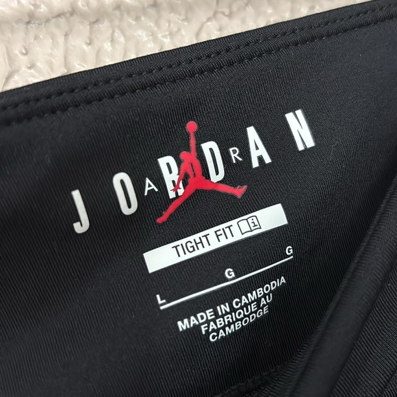 Jordan Nike Women’s Tight Fit Shorts with pockets, Large, Black, Fitted - Picture 4 of 5